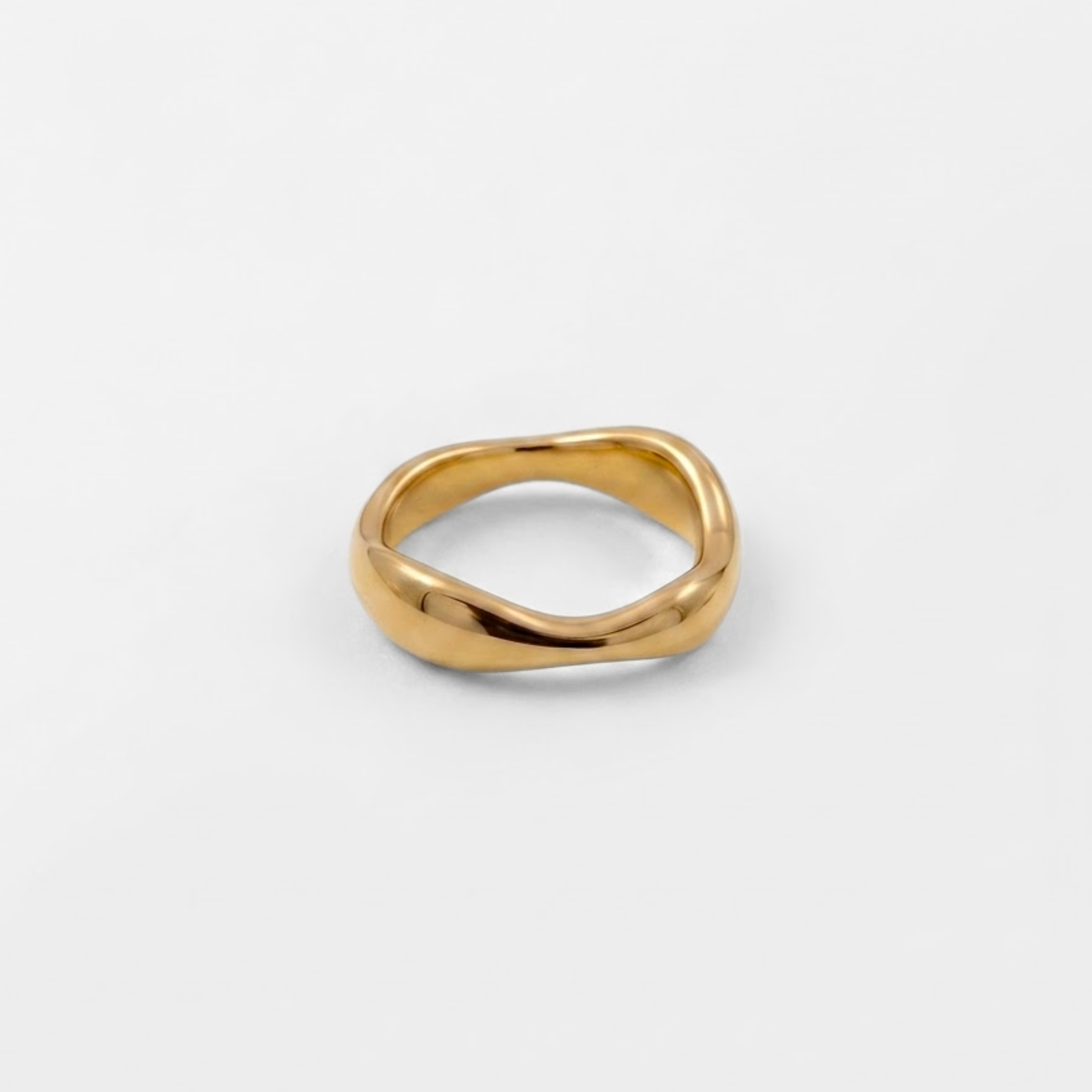 Elegant 18k gold vermeil pendant for everyday wear; ideal as a birthday or special-occasion gift.