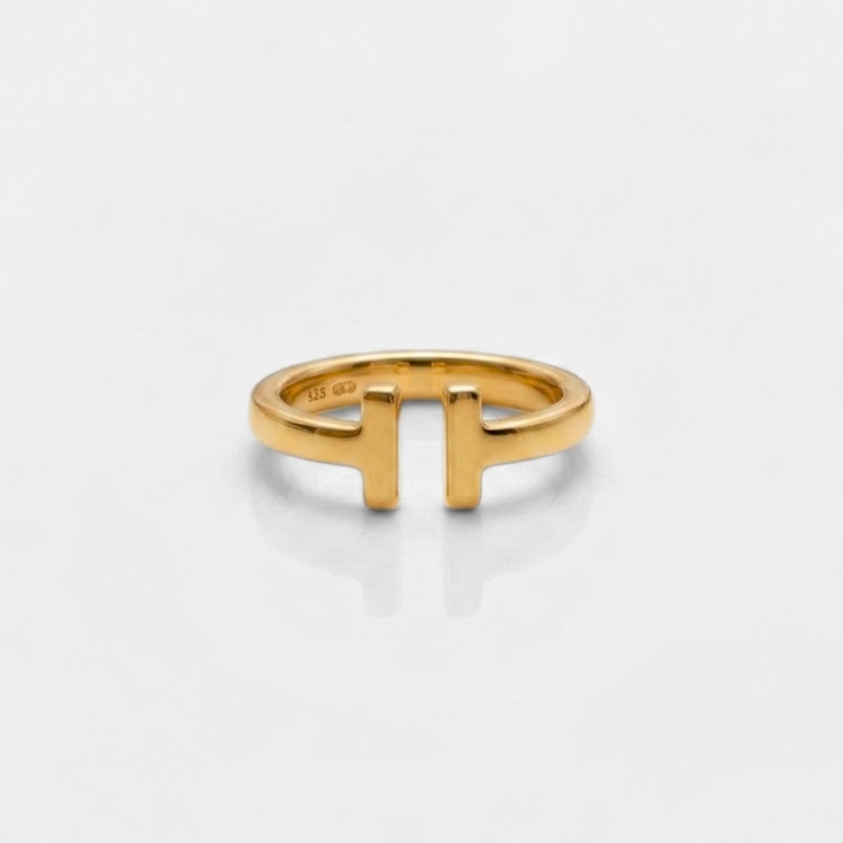 18k gold vermeil pendant, polished finish—versatile for daily wear and a memorable birthday or special-occasion gift.