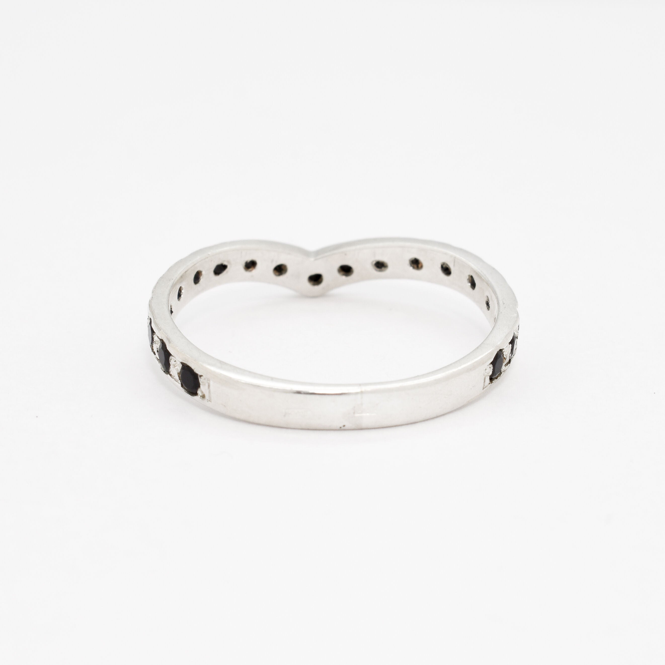 925 Sterling Silver Ring set with Natural Black Onyx stones, in a V-shaped chevron style band.