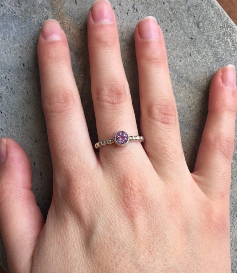 Amethyst Ring worn on ring finger with natural nails, crafted in a sterling silver bubble band style for a modern yet classic look. Known as a stone of peace and focus, this ring pairs effortlessly with minimalist outfits and is perfect for birthdays, date nights, and holiday parties.