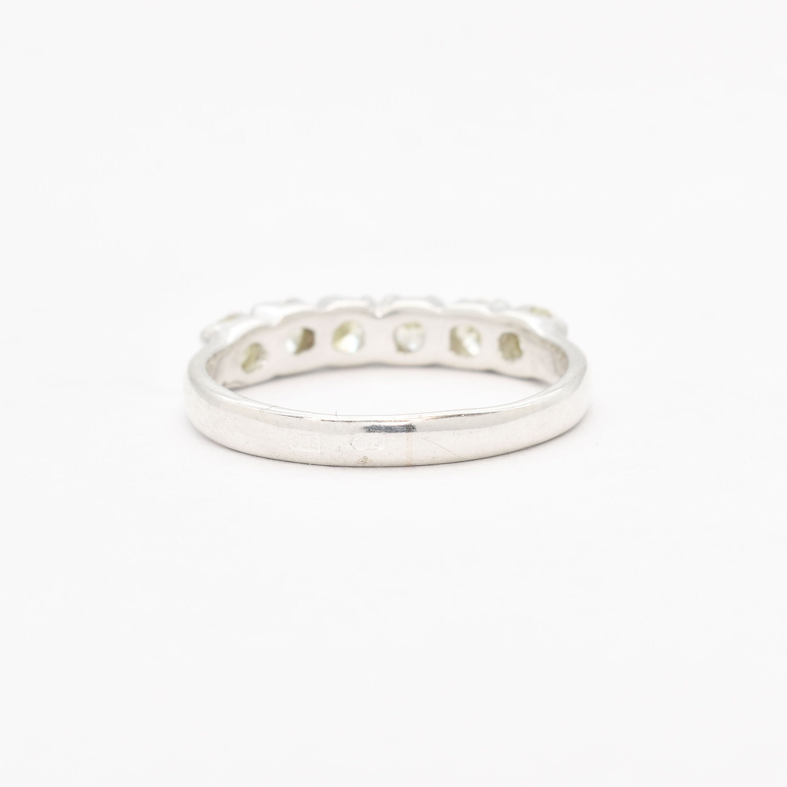 Peridot birthstone ring ideal for personalized gifts during special occasions.
