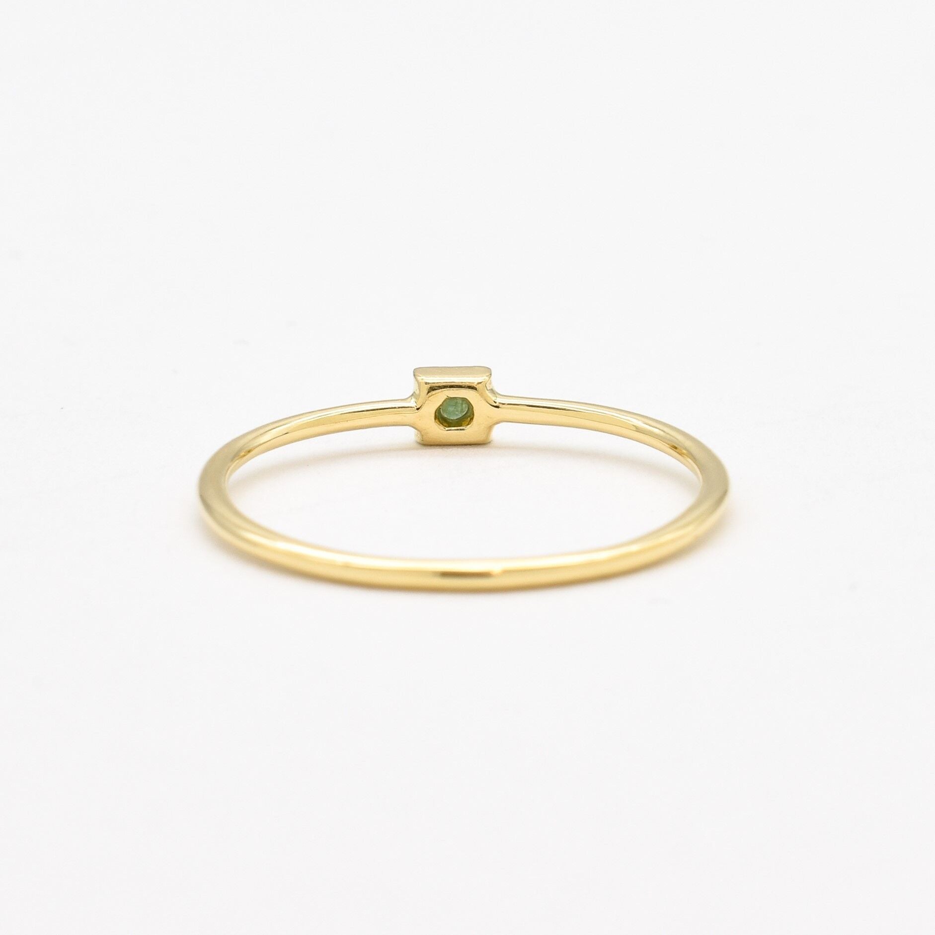 Solid Gold 14k Yellow Gold Ring set with Natural May Birthstone Emerald, in a dainty round cut, and natural green color. Non-tarnish solid gold ring, ideal as for everyday wear.