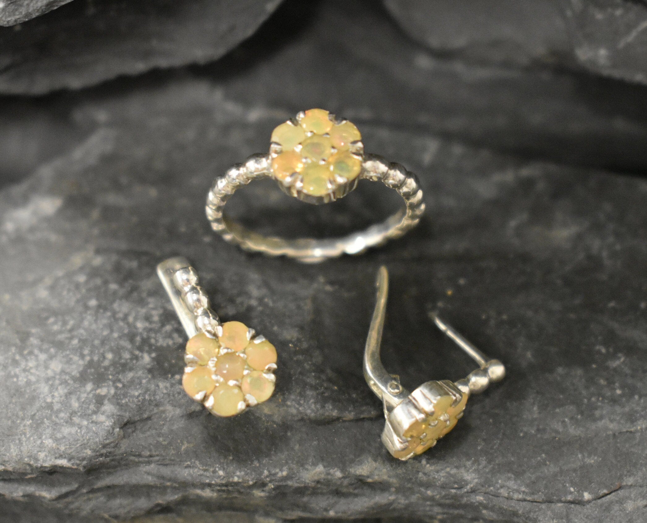 Flower Fire Opal Ring in solid 925 Sterling Silver with dainty bubble band style, designed with flashes of fire colors. Known for its energy of inspiration and positivity, this October birthstone makes a meaningful gift idea for nature lovers and those who adore dainty jewelry styles.
Perfect for anniversaries, birthdays, weddings, and romantic evening events.