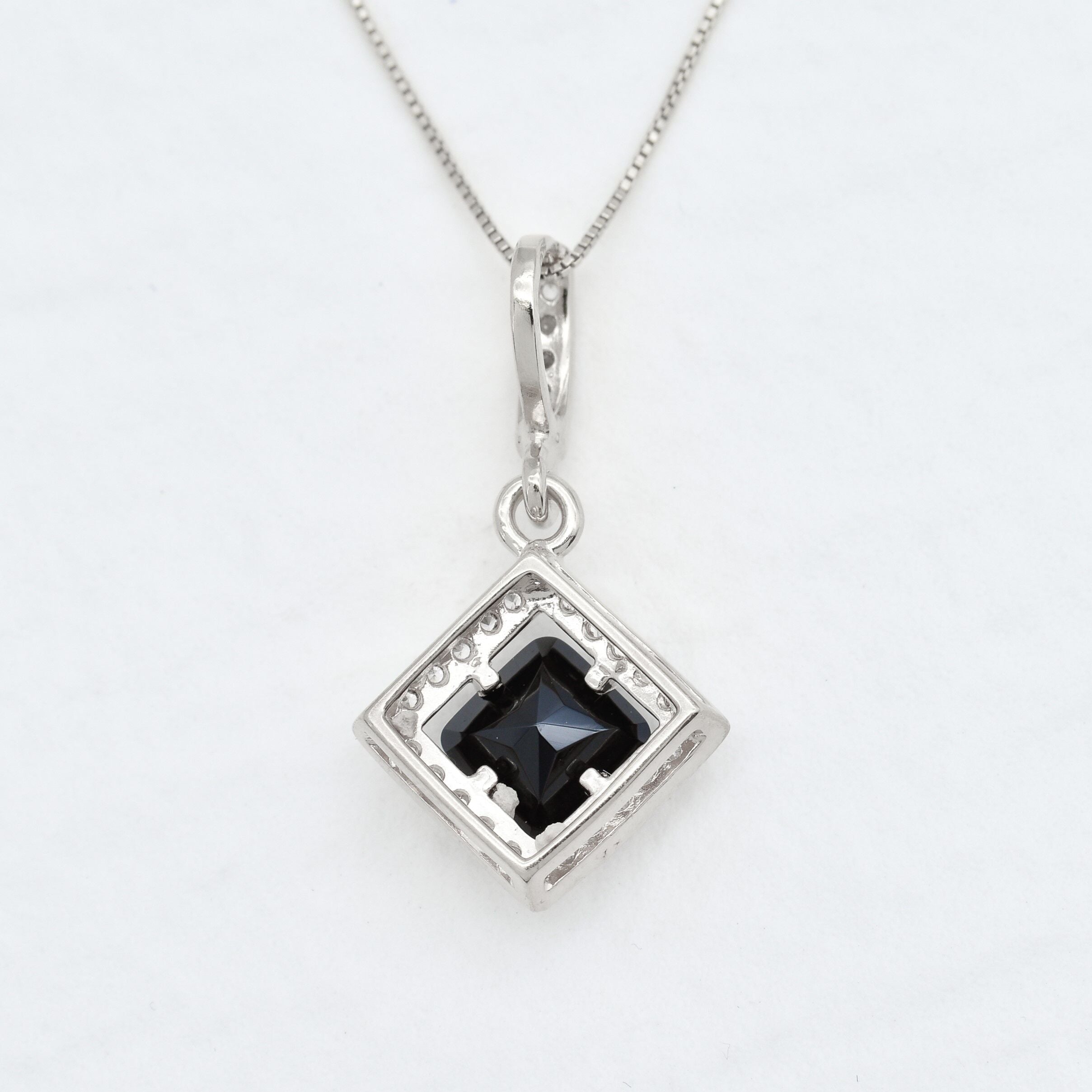 Onyx Pendant makes a luxurious gift for him or her on any occasion.