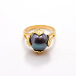 Stylish Black Pearl Ring with Leaf Design in 18k Gold Vermeil - A unique piece for daily elegance and thoughtful gift-giving.