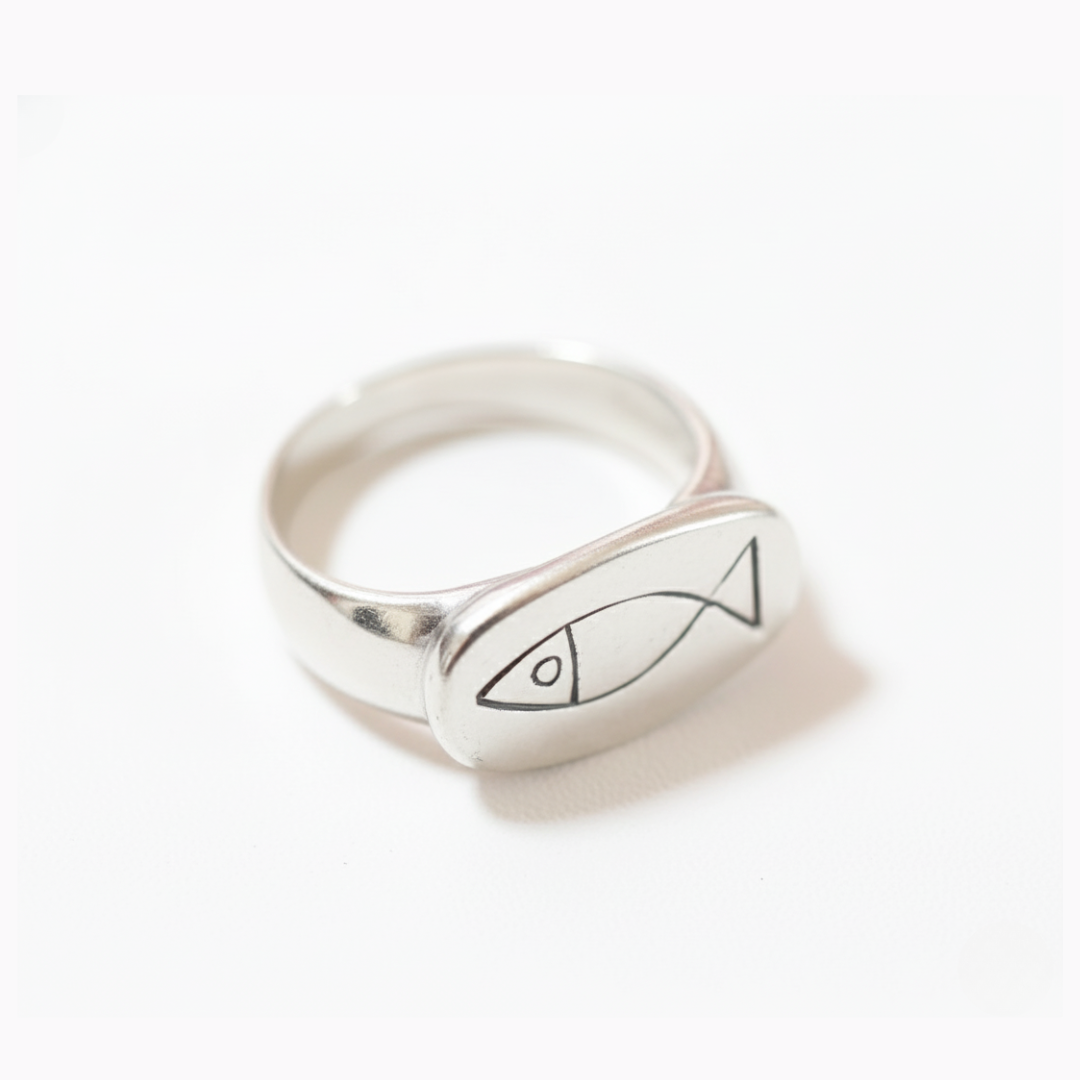 Pisces Zodiac Ring - Stylish 925 Sterling Silver Oval Design, perfect for birthdays and meaningful celebrations.