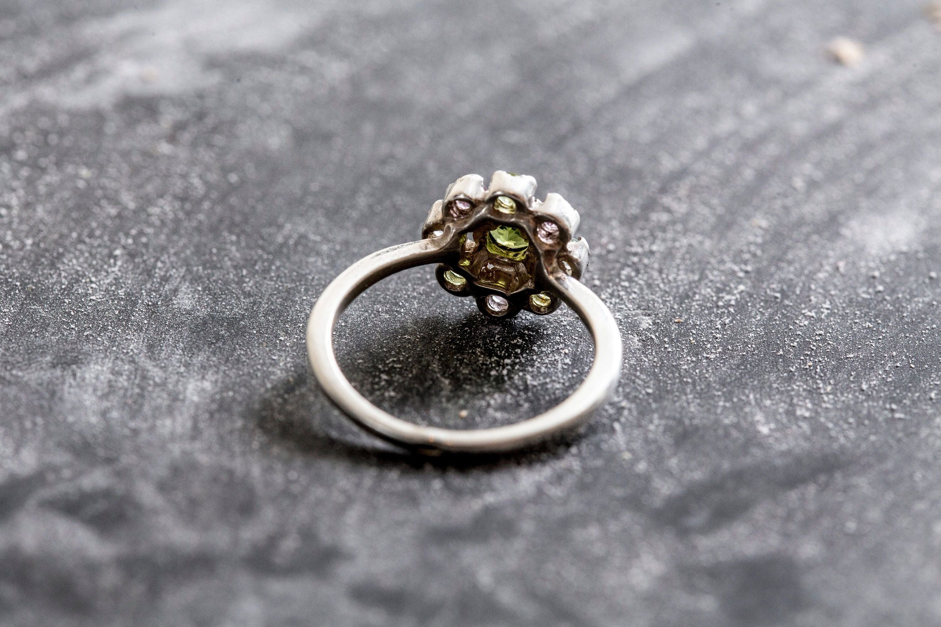 Floral cluster Peridot ring with vibrant Amethyst and Blue Topaz, a stylish piece for gemstone jewelry enthusiasts.