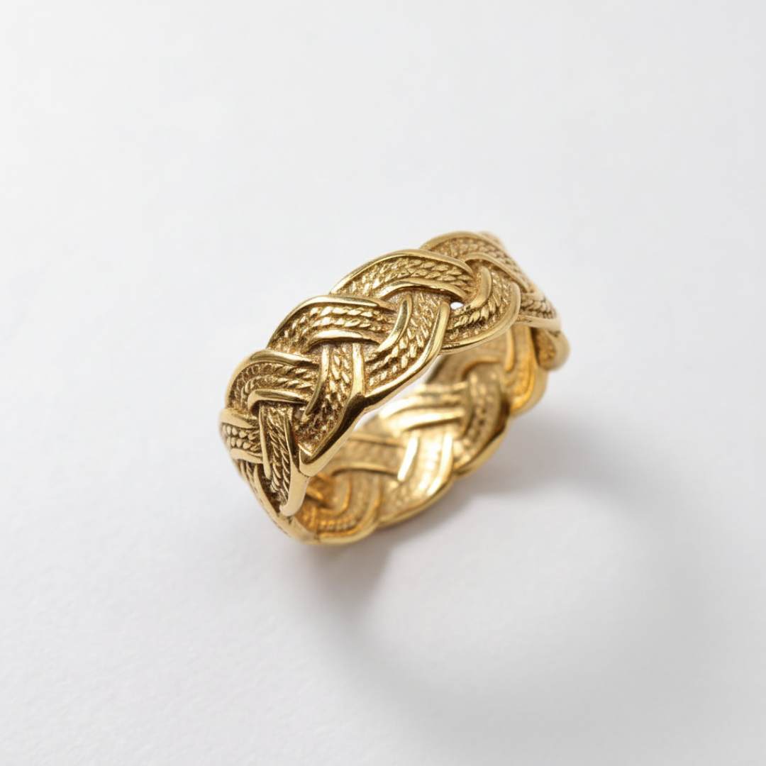 Stylish chunky gold braid ring in 18k Gold Vermeil, an ideal choice for gifts and everyday elegance.