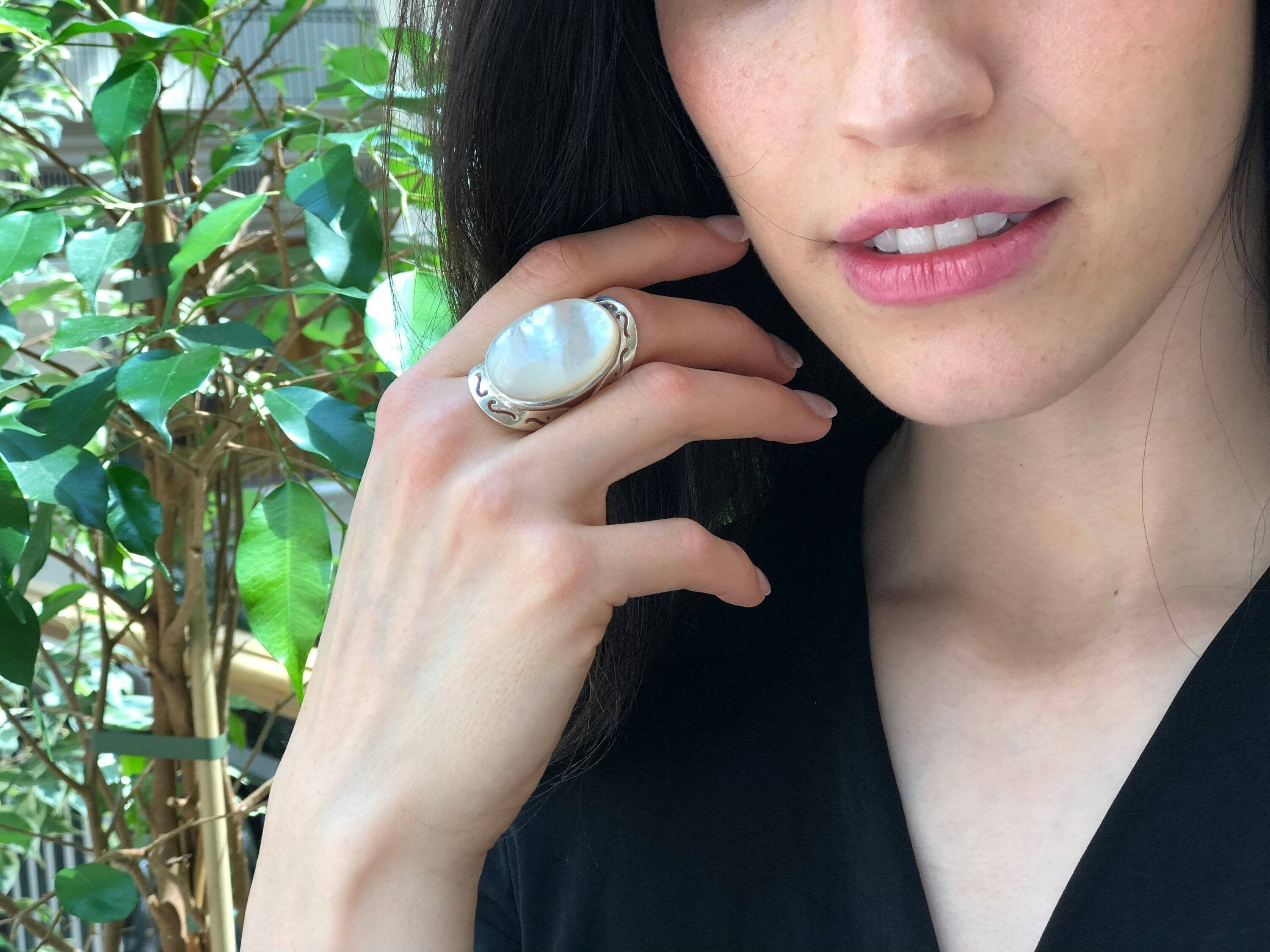 Shell Pearl Ring, Mother of Pearls, Natural Shell Pearl, June Birthstone, Silver Oval Ring, Pearl Ring, Vintage Pearl Ring, 925 Silver Ring