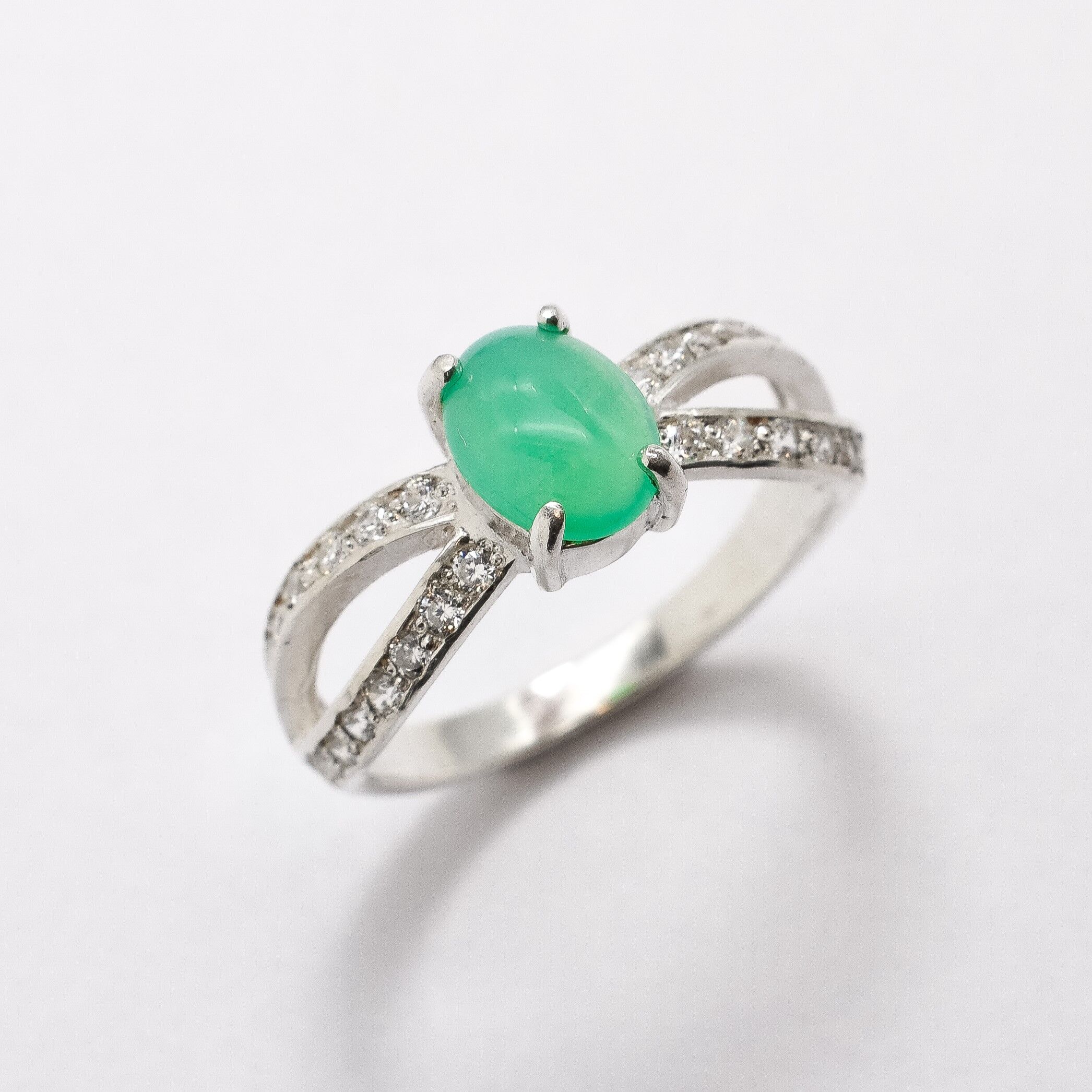 Natural Chrysoprase Vintage Ring with small diamonds, set in Solid 925 Sterling Silver, ideal for engagement ring