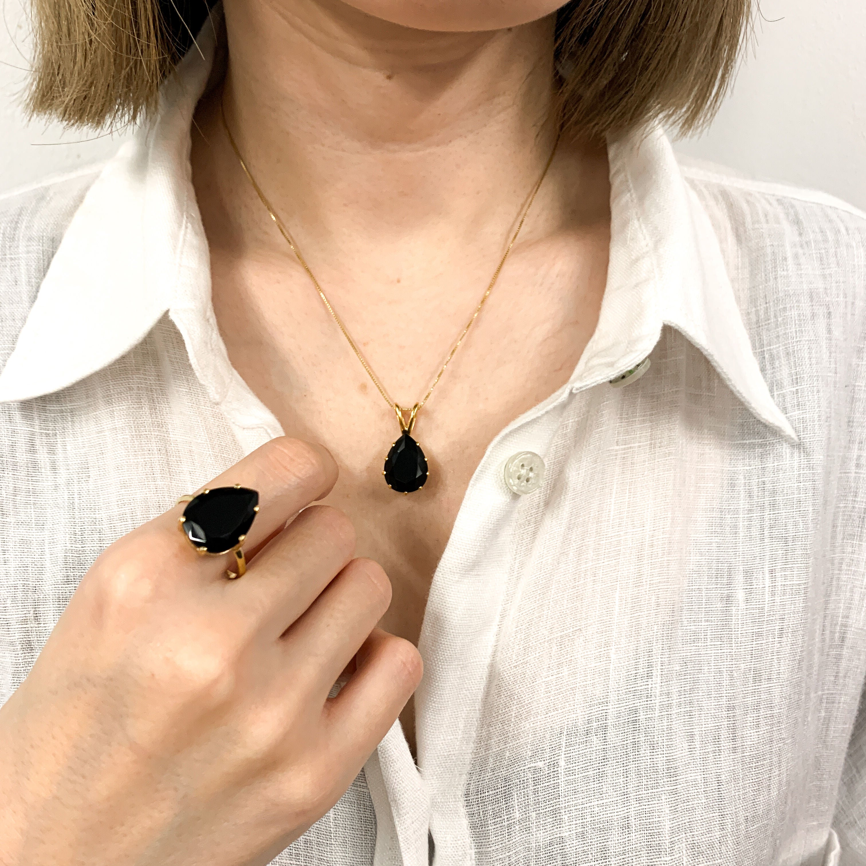 A minimal Onyx Ring ideal for chic, everyday confidence.