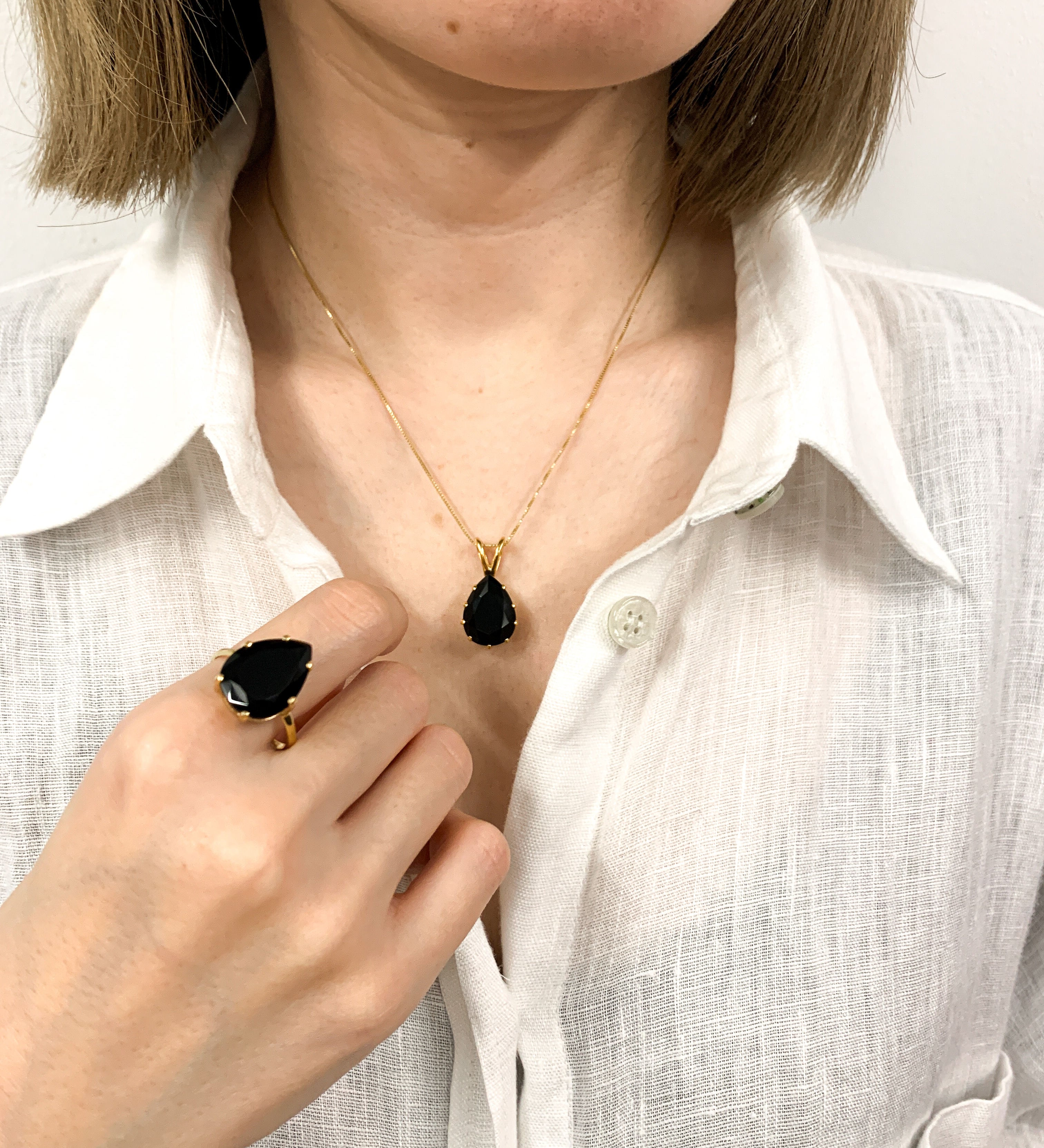 A minimal Onyx Ring ideal for chic, everyday confidence.