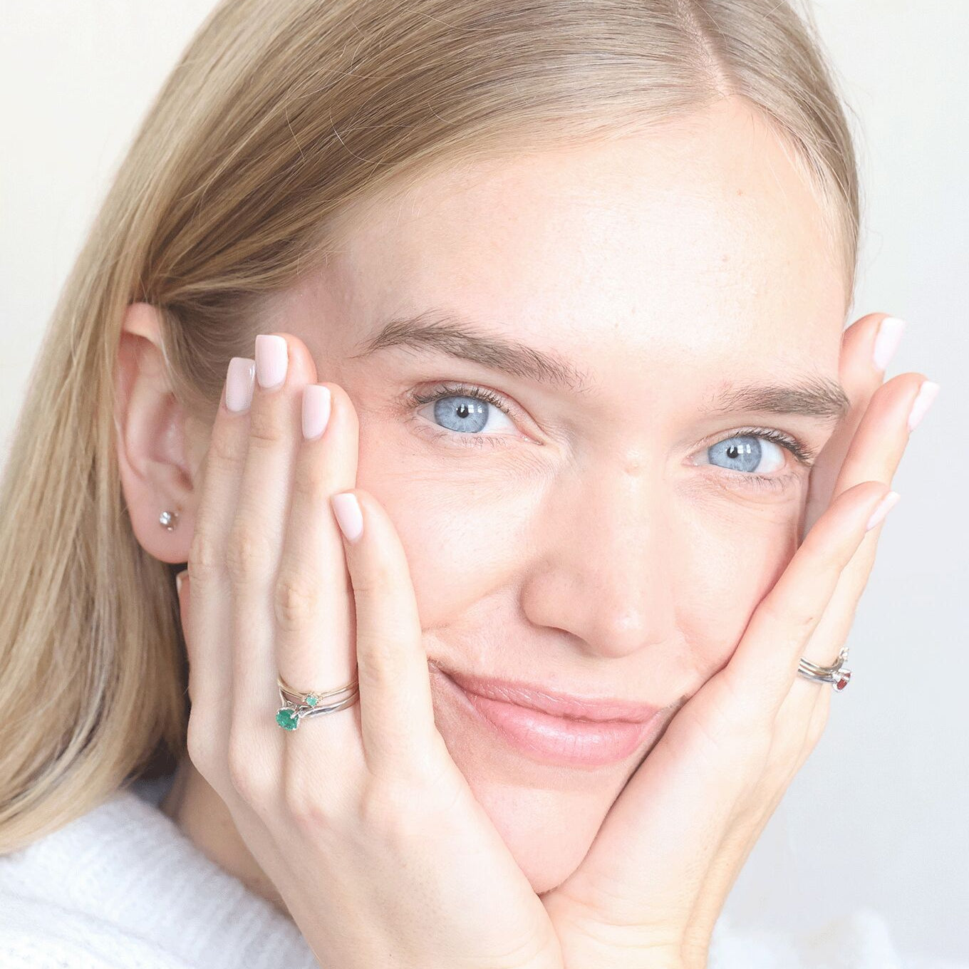 Real Dainty Emerald Ring set in Solid 18k Yellow Gold, with minimalist design, perfect as Engagement Ring or Wedding Ring, ideal gift for her