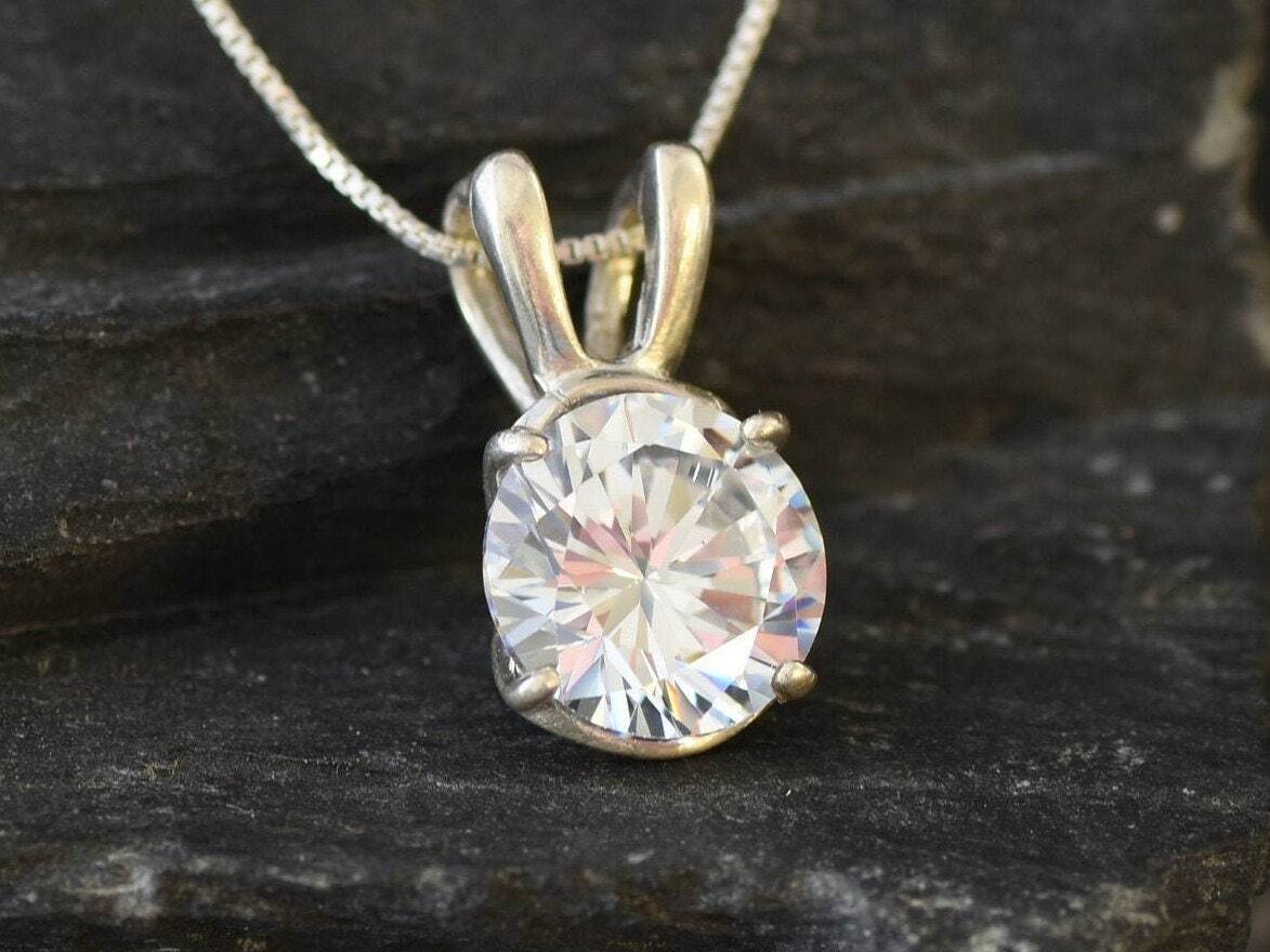 Round diamond necklace, ideal gift for her, ca be worn as wedding necklace, or for everyday wear.