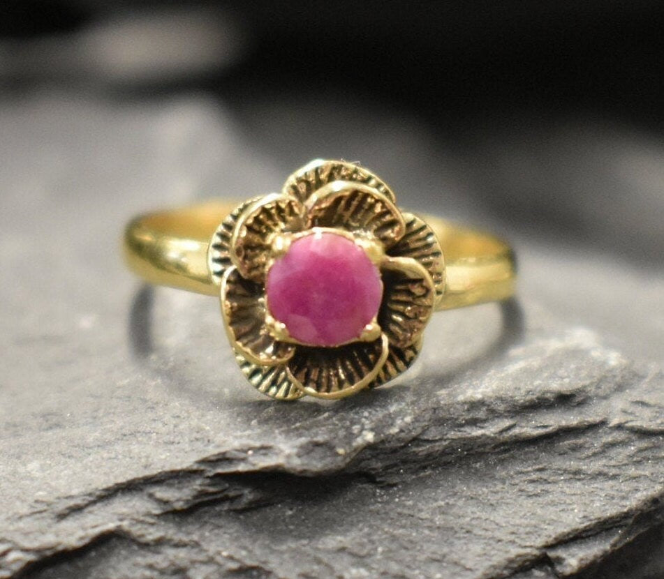 Charming 18k Gold Vermeil Ring with a stunning round natural red ruby, ideal for everyday elegance and July birthday gifts.
