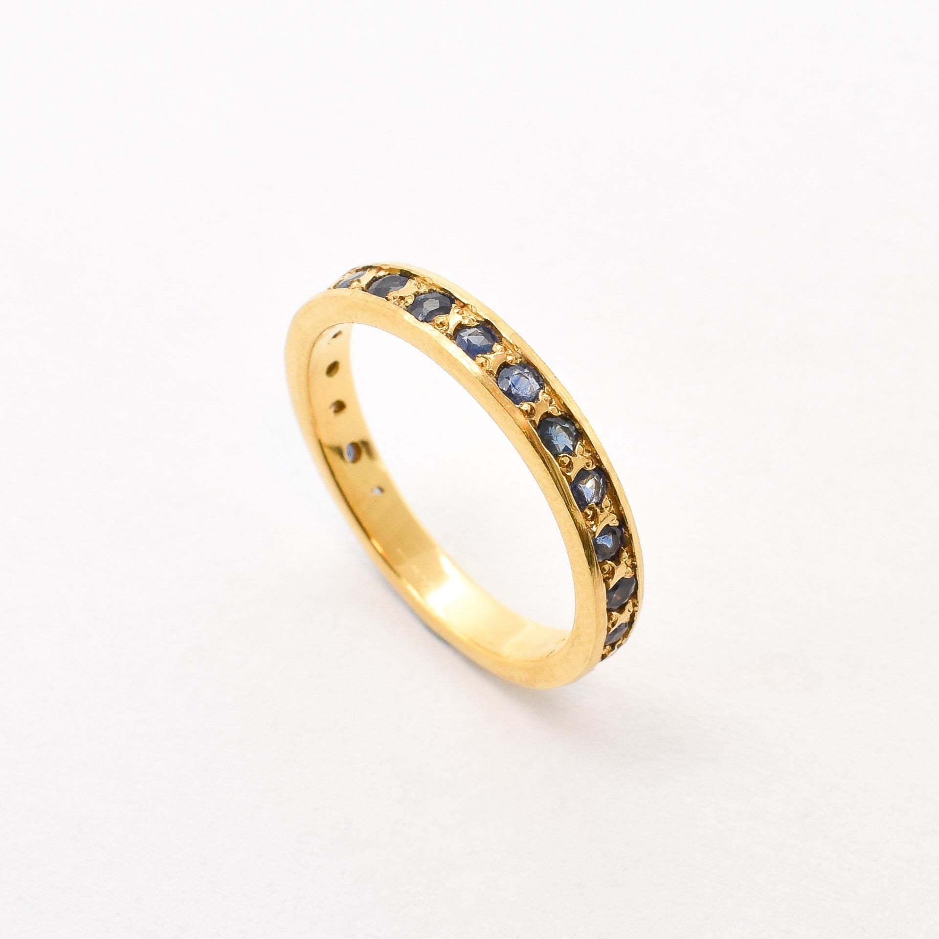 Elegant 18k Gold Vermeil ring featuring a stunning round Blue Sapphire, perfect for daily wear and significant life moments.