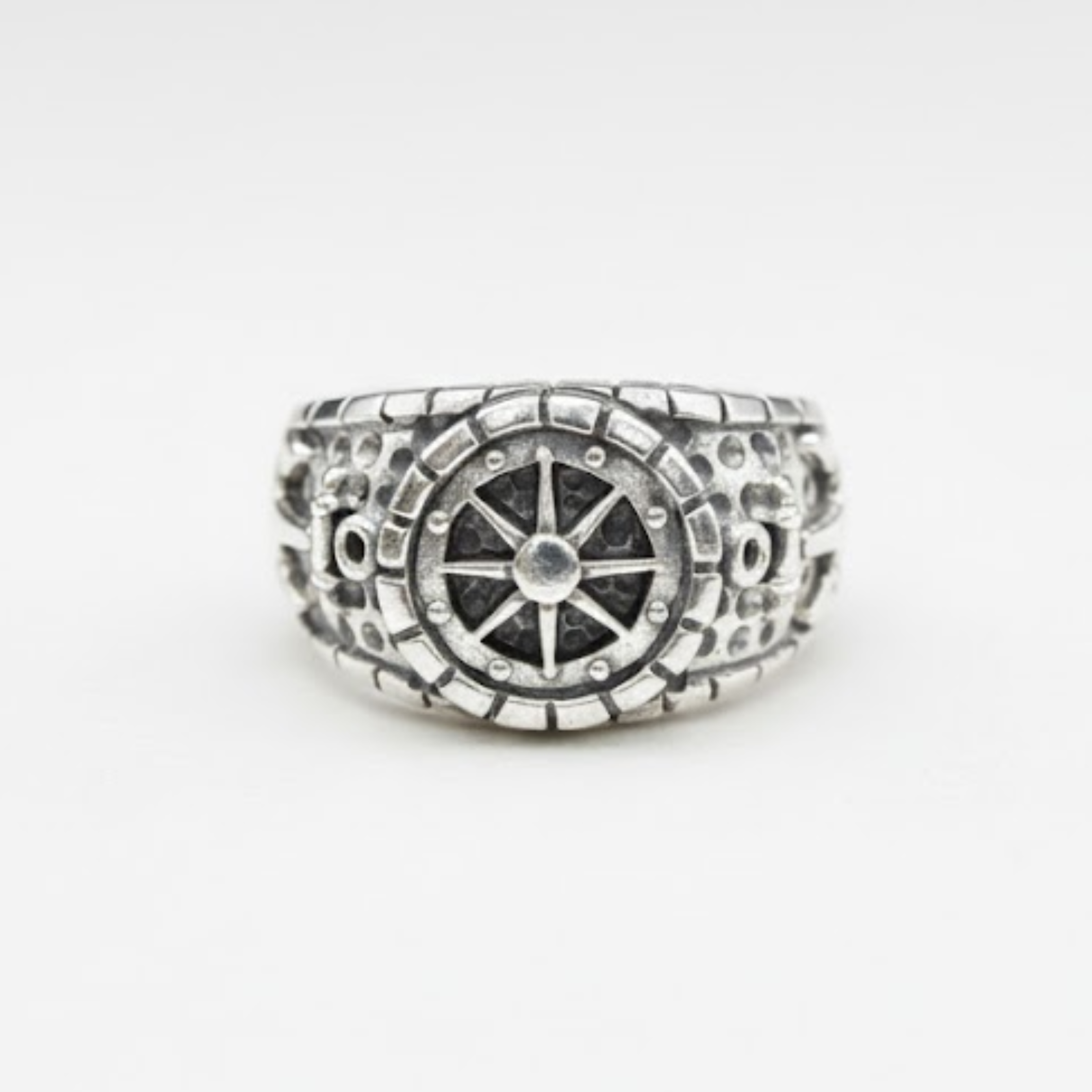 Stylish Compass Anchor Ring in 925 Sterling Silver. Great for everyday elegance and memorable gift-giving occasions.