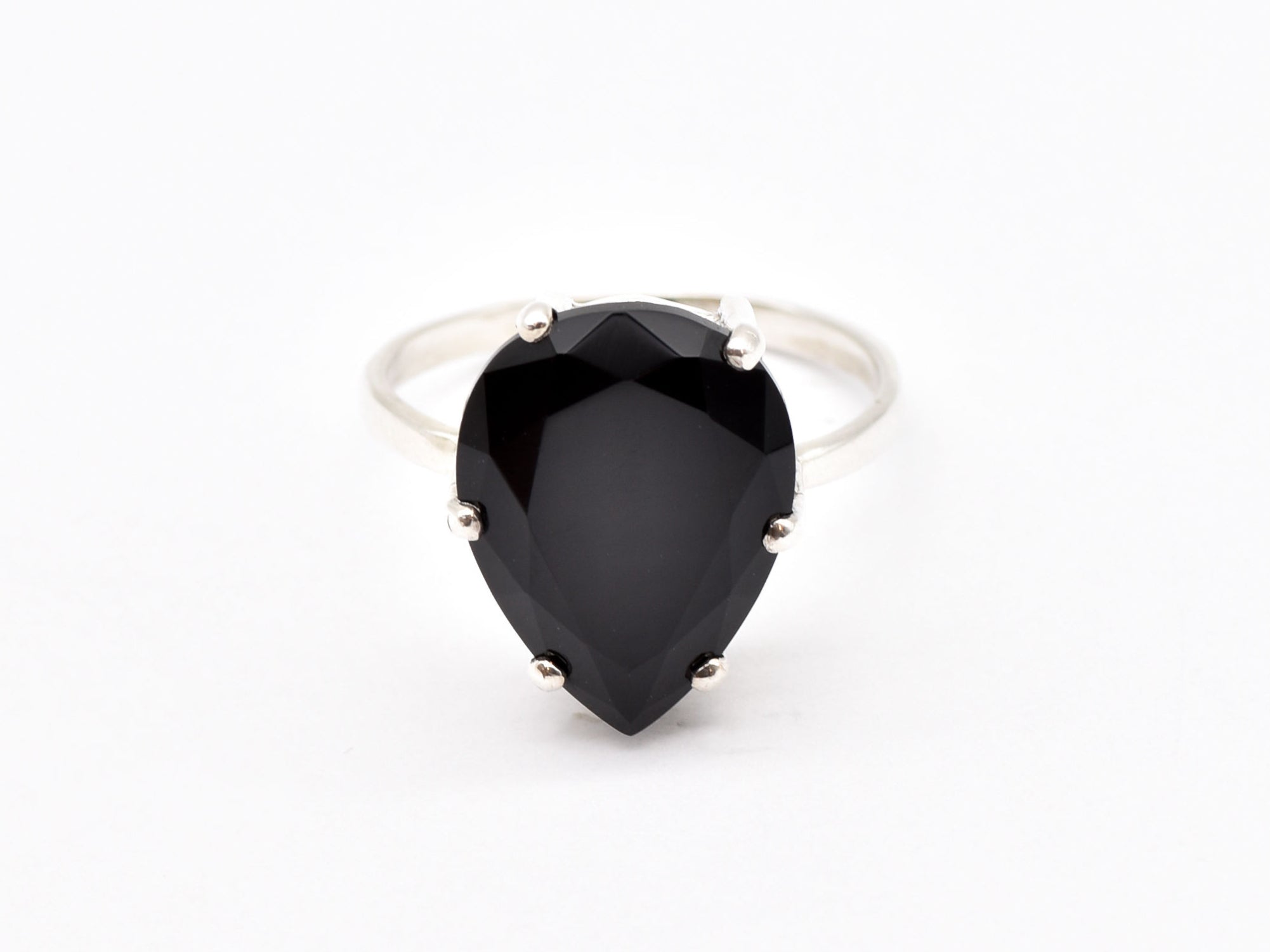 Onyx Ring transitions effortlessly from workwear to weekend.