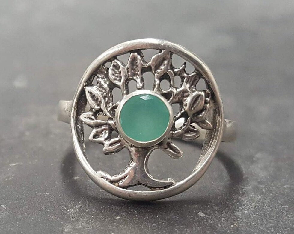 Beautifully crafted 925 Sterling Silver ring with a stunning round Natural Emerald, symbolizing healing and harmony in everyday wear.