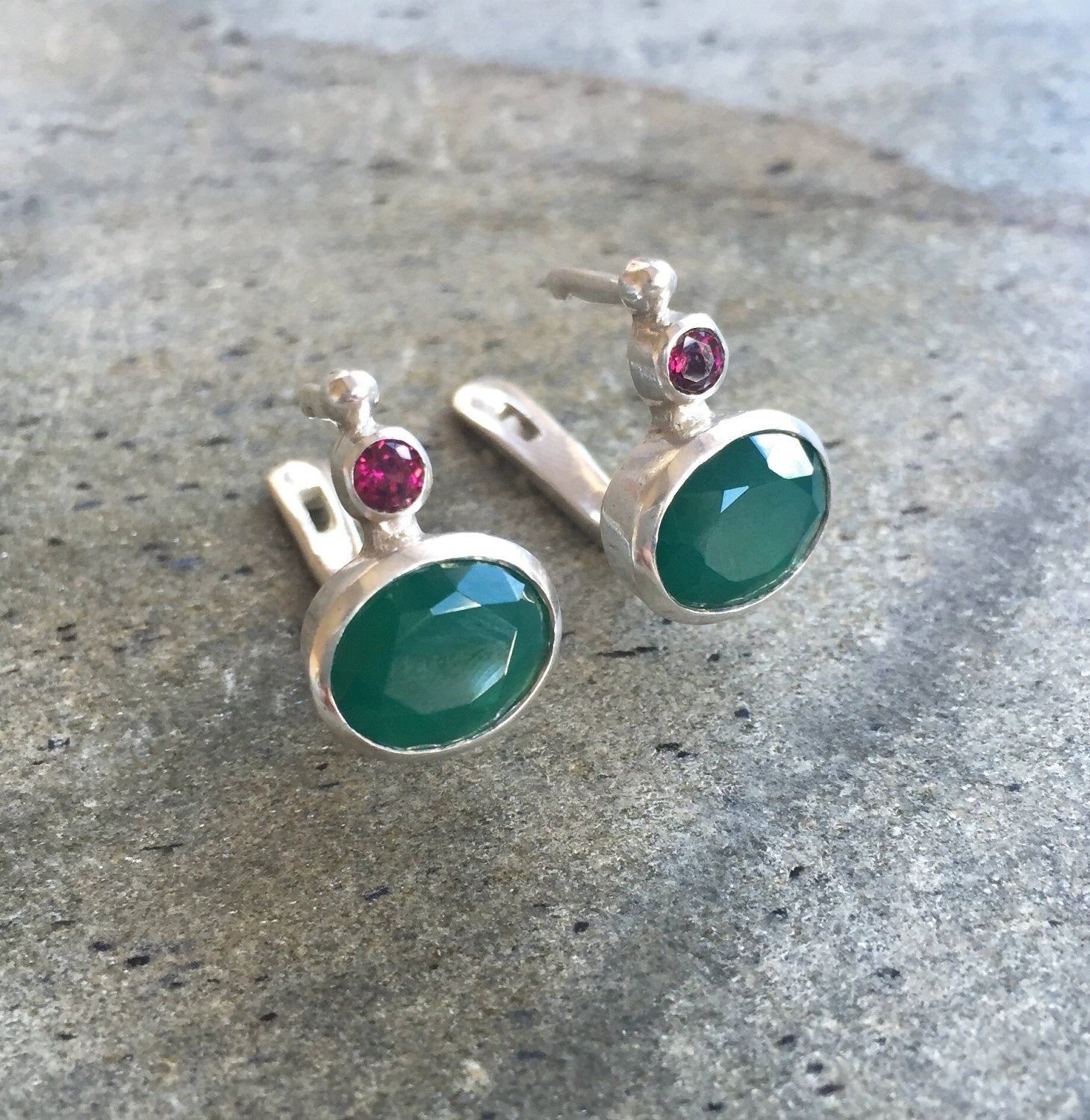 Emerald Earrings, Created Emerald, Green Emerald Earrings, Garnet Earrings, Unique Earrings, Vintage Earrings, Solid Silver, Silver Earrings