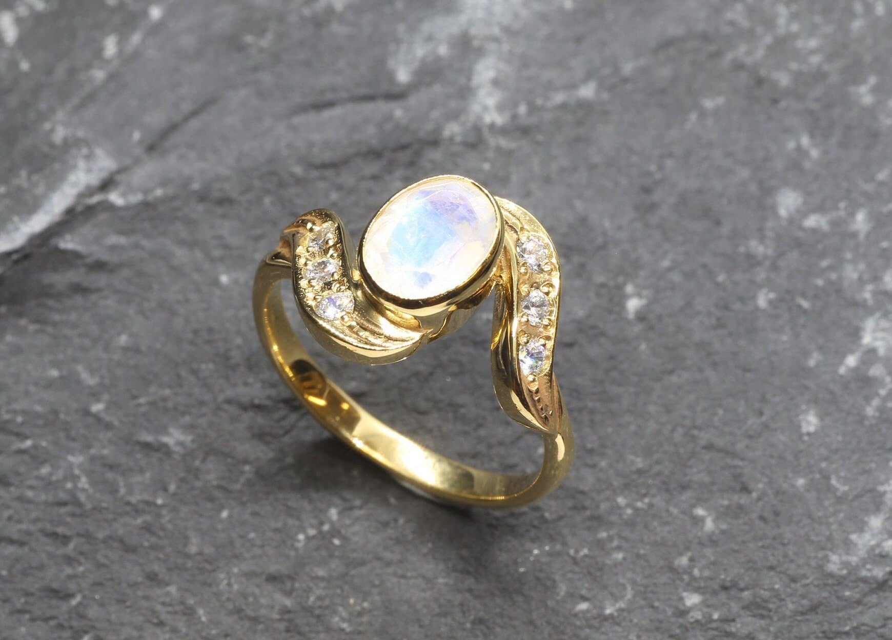 Moonstone Ring, 18k Gold Ring, Natural Moonstone, Flash Moonstone, June Birthstone, Gold Vintage Ring, Rainbow Moonstone, June Ring