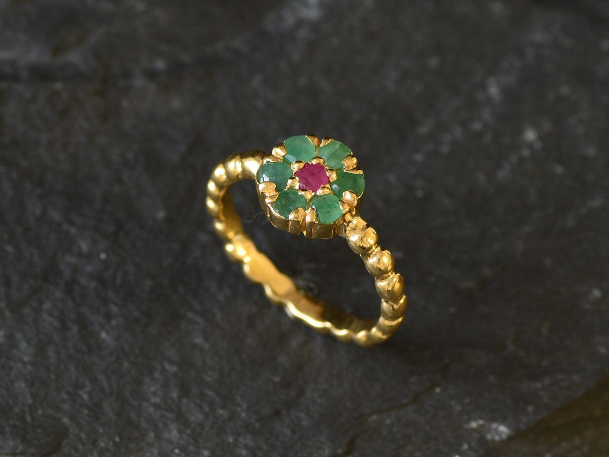 Gold Flower Ring, Emerald Ring, Natural Emerald, Natural Ruby, May Birthstone, Gold Vintage Ring, Gold Vermeil Ring, Dainty Ring, Daisy Ring