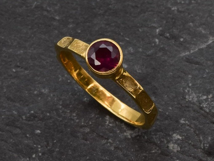 Gold Ruby Ring, Created Ruby, Ruby Solitaire Ring, Round Ruby Ring, Ruby Promise Ring, Created Ruby Ring, Red Stone Ring, Hammered Band, 18K
