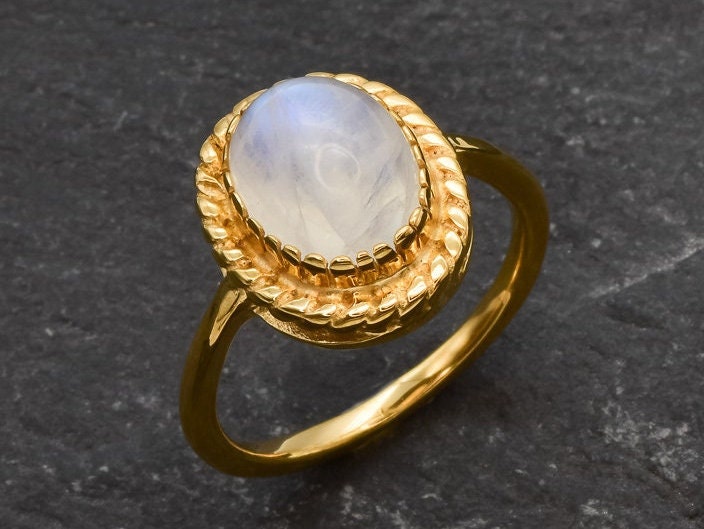 Gold Moonstone Ring, Natural Moonstone, Rainbow Moonstone, Oval Moonstone Ring, White Moonstone Ring, Vintage Ring, Solitaire Ring, Vermeil
