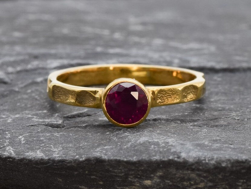 Gold Ruby Ring, Created Ruby, Ruby Solitaire Ring, Round Ruby Ring, Ruby Promise Ring, Created Ruby Ring, Red Stone Ring, Hammered Band, 18K