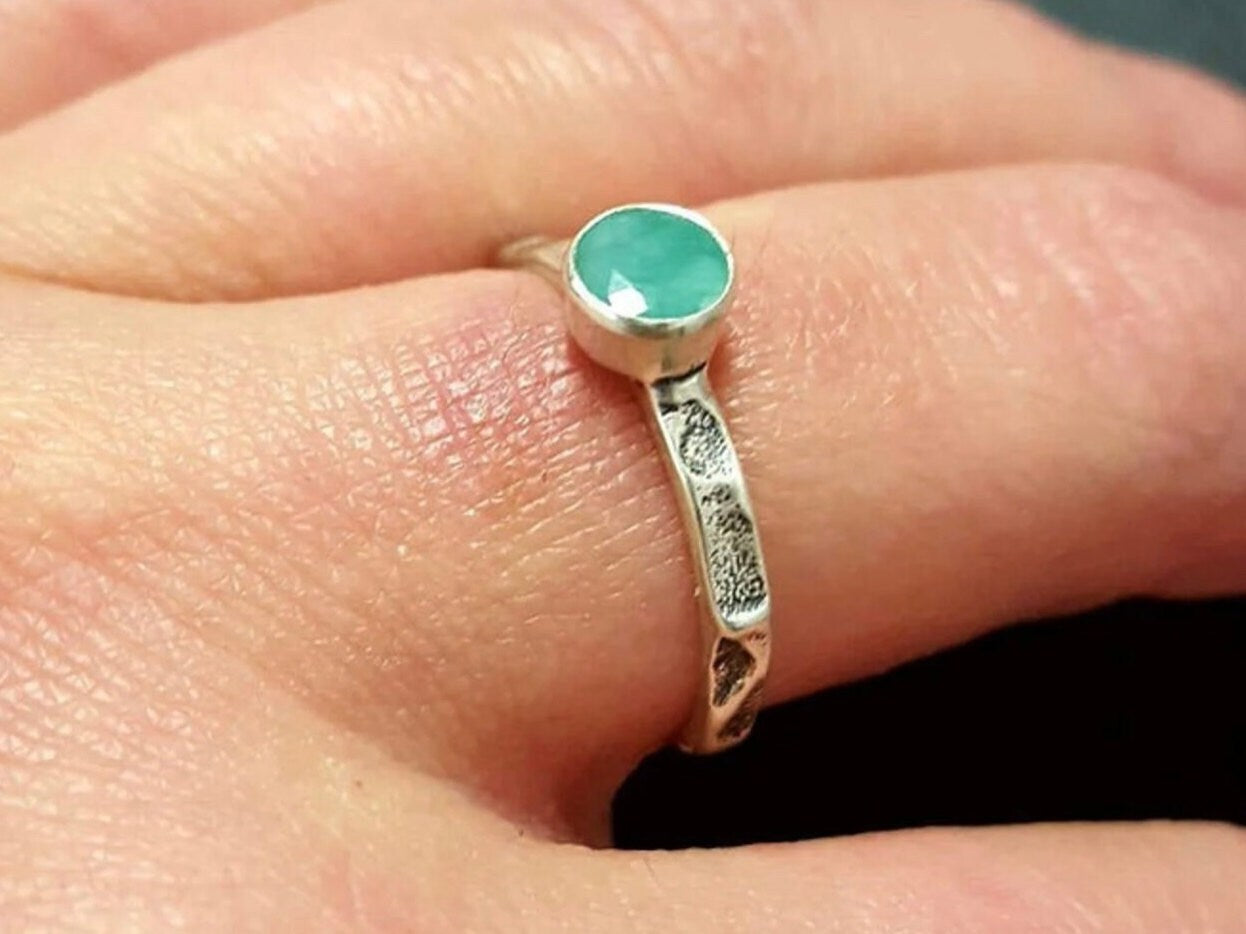 Gold Ruby Ring, Created Ruby, Ruby Solitaire Ring, Round Ruby Ring, Ruby Promise Ring, Created Ruby Ring, Red Stone Ring, Hammered Band, 18K