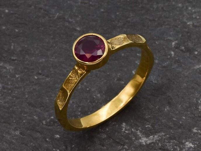 Gold Ruby Ring, Created Ruby, Ruby Solitaire Ring, Round Ruby Ring, Ruby Promise Ring, Created Ruby Ring, Red Stone Ring, Hammered Band, 18K